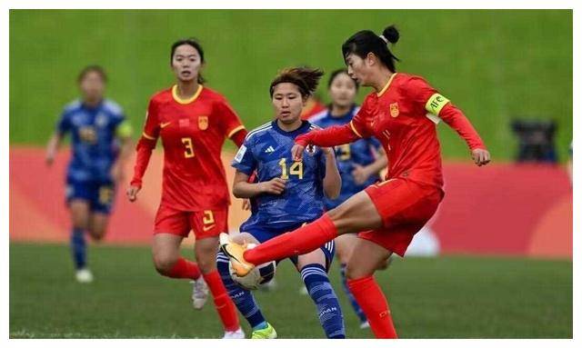 中国女足勇敢备战国际比赛，追求胜利