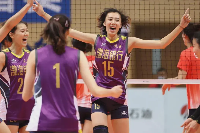 历史性比赛反转：女子团队逆袭称霸