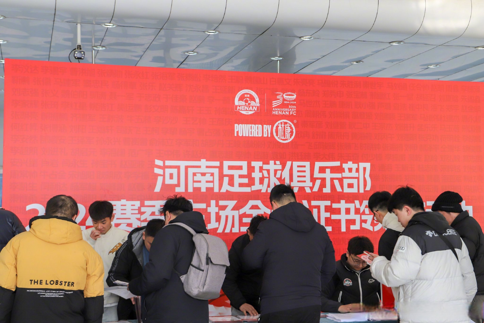 河南建业紧追榜首，球队实力显著提升的简单介绍